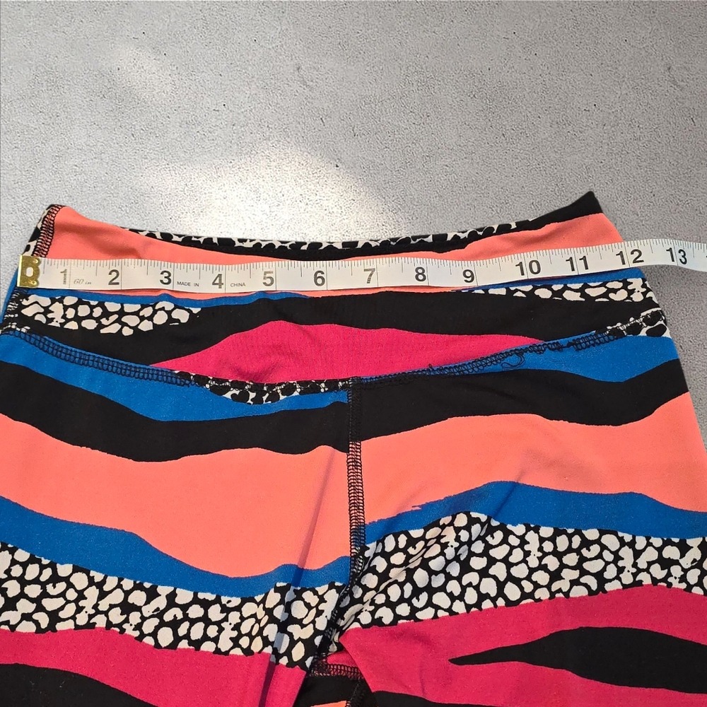 Beyond Yoga Multi-Color Cropped Leggings Size Small - Picture 4 of 8